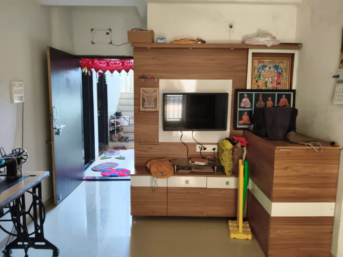 1 BHK Flat for Sale with Lift Facility at ISKCON 11, Bhavnagar by Apna Dalal